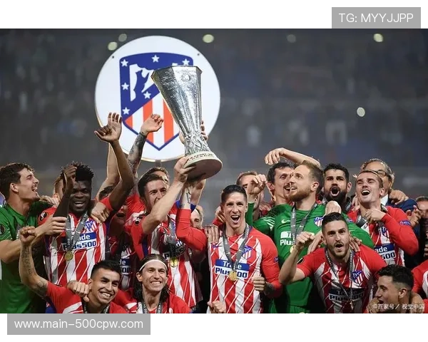 热那亚球迷呐喊助威，主场气氛助推球队逆境追平